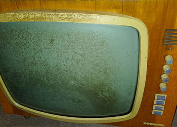 Stary lampowy telewizor Fregata.