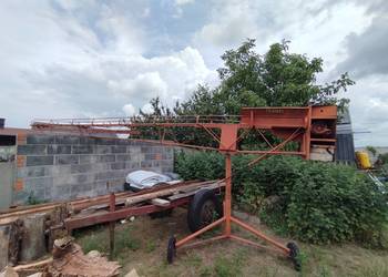 Podajnik taśmociąg do kostek słomy siana ciuków