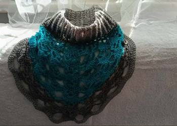 Komin na szyję wykonany ręcznie przy pomocy szydełka