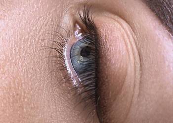 Makijaż permanentny kreska dekoracyjna