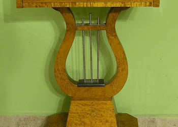 Niciak - stolik w stylu Biedermeier