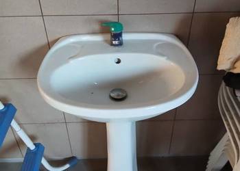 sprzedam umywalkę Cersanit z postumentem
