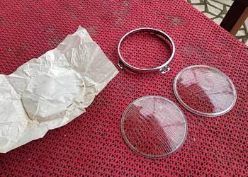 Zestaw chromowana ramka lampy dwa nowe szklane klosze z czasów PRL-u