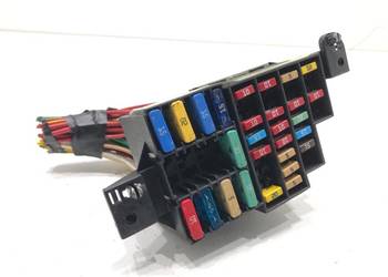 SKRZYNKA BEZPIECZNIKÓW DACIA DUSTER 240180310R SUV 10-18 1.6 105KM MOD