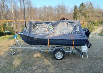 ŁÓDKA WĘDKARSKA Z NAMIOTEM I PRZYCZEPĄ
