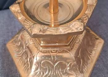 Piękny mosiężny świecznik