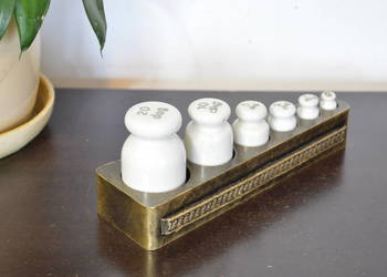 stare ceramiczne ODWAŻNIKI do WAGI szalkowej