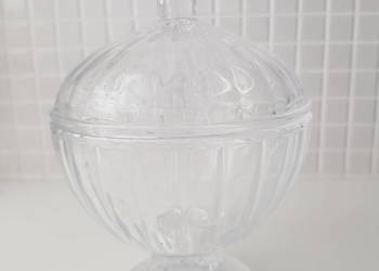 Szklany pojemnik na cukierki