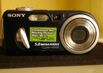 Sony DSC-P12 plus 2 oryginalne akumulatorki Sony oraz futerał.