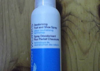 Spray do stóp z ochroną przeciwzapachową Avon
