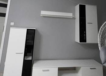 Zestaw mebli: 2 witryny, szafka pod AGD + półka