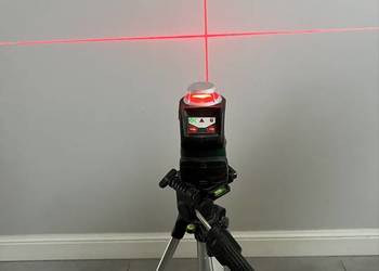 Laser krzyżowy Bosch z oryginalnym statywem