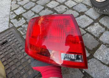 Zewnętrzna prawa tylna lampa audi a4b6 sedan
