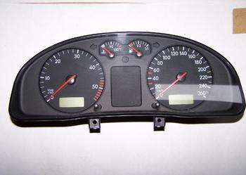 LICZNIK AUDI A6 2.5 TDI