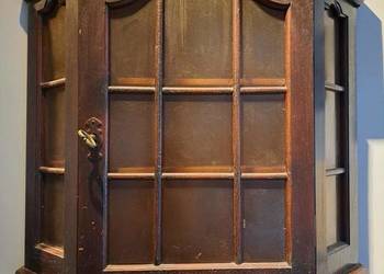 Stylowa witryna do zawieszenia