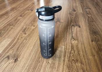 Bidon plastikowy 900ml z słomką nowy