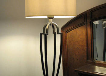 Mosiężna lampa stołowa z abażurem
