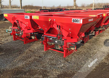 Rozsiewacz do nawozów TYTAN firmy Strumyk Transport Rozsiewacz do nawozów TYTAN firmy Strumyk Transport