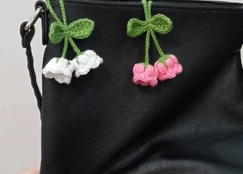 Kwiaty dzwonka wykonane na szydełku, brelok