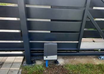 Automat do bramy z montażem