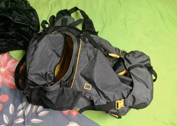 plecak turystyczny National Geographic zkieszeniami, płaszczem przeciwdeszc