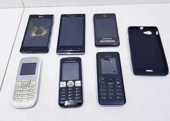 Zestaw starych uszkodzonych telefonów na części