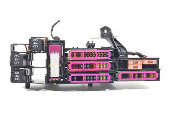 SKRZYNKA BEZPIECZNIKÓW AUDI A6 C7 4G0971845A Sedan/Limuzyna 10-18 3.0