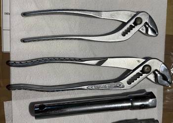 Klucze BMW w narzędziownik klapy bagażnika cena w opisie