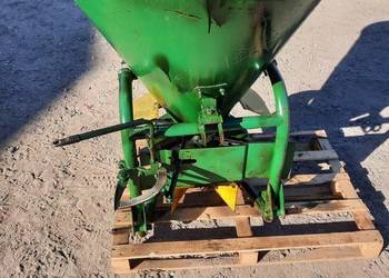 Lejek rozsiewacz nawozu