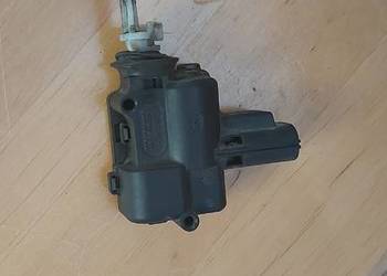 Zamek siłownik klapki wlewu paliwa Ford Focus Mk 2