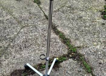 Stojak na kroplówkę na kółkach mobilny regulowany