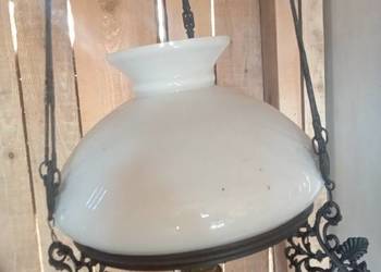 Stara lampa naftowa wiszaca