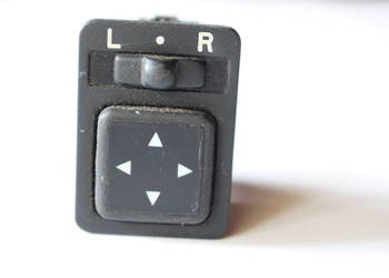 MITSUBISHI CARISMA LIFT 99-01 PRZEŁĄCZNIK LUSTEREK MR114081
