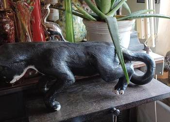 KOT FELIKS rzeżba czarno białego kota z tworzywa twardego 60 długi ciężki