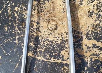 FORD MUSTANG MK2 1974 - 1978 RAMKA SZYBY LEWA STRONA