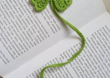 Koniczynka wykonana na szydełku, zakładka do książki