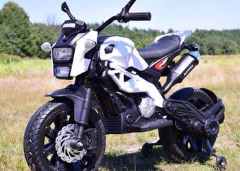 MEGA MOTOR ŚCIGACZ STRONG 2 EXCLUSIVE, ŚWIECĄCE KOŁA DLS01