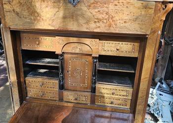 Piekny antyczny sekretarzyk