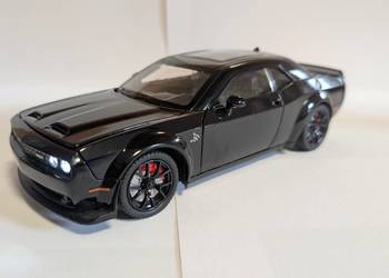 Dodge chellenger srt skala 1:24 21 cm model