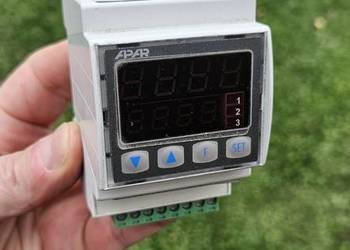Regulator temperatury i sygnałów standardowych DIN PID APAR AR662