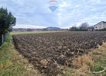Czego brakuje tej działce ?
