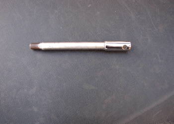 Junak M10 oś koła przedniego