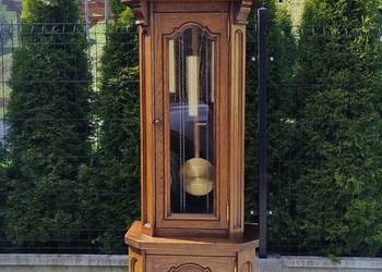 Zegar stojący w skrzyni dębowej kwadransowiec