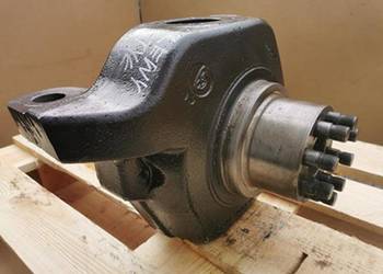 Zwrotnica lewy tył JLG 3513 {Spicer}