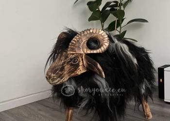 Baran dekoracyjny, drewniany, ze skóry owczej, krzesło 40x50x80 cm