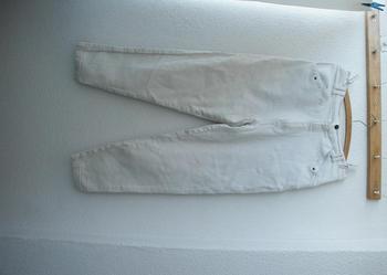 Modne białe dżinsy,niski krok,alladynki.Pas 75cm.Wysyłka