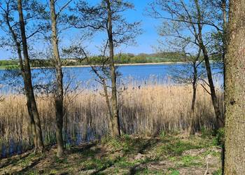 Tania budowlana nad jeziorem