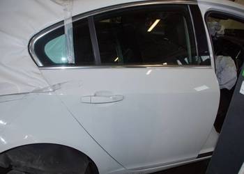 NSIGNIA A DRZWI PRAWE TYŁ HATCHBACK Z40R 2011