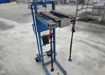 Żuraw do baterii w wózkach widłowych do 300 kg HS 3015