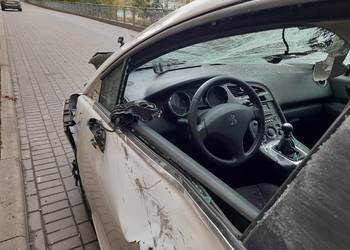 Peugeot 5008 1,6 HDI 2014 rozbity sprzedam